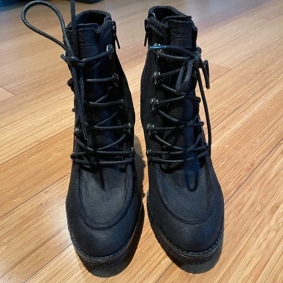 Zodiac Wedge Indy Booties, NWOT, Sz 7 - Picture 2 of 5